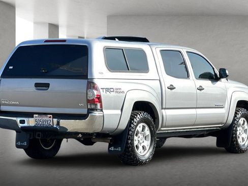 Used 2015 Toyota Tacoma 4x4 Double Cab w/ TRD Off-Road Package image 4