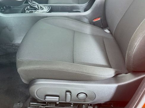 Used 2025 Hyundai Kona SEL image 11