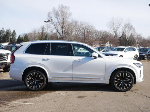 New 2026 Volvo XC90 T8 Plus AWD/4WD image 2
