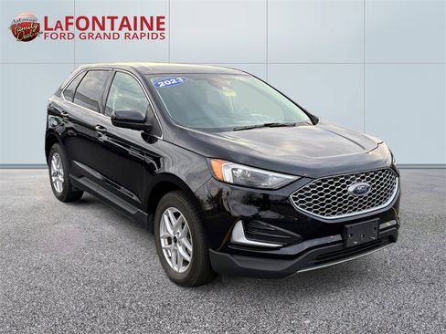 Used 2023 Ford Edge SEL image 3