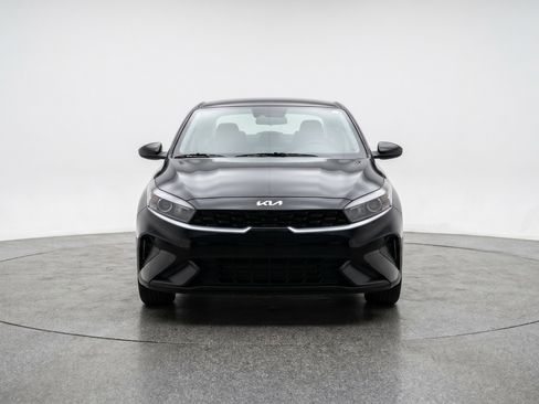 Used 2024 Kia Forte LXS w/ LXS Technology Package image 2