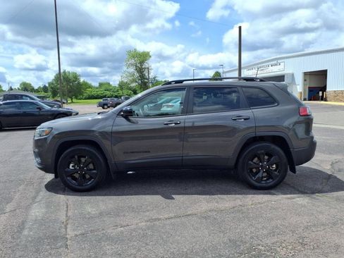 Used 2023 Jeep Cherokee Altitude Lux image 16