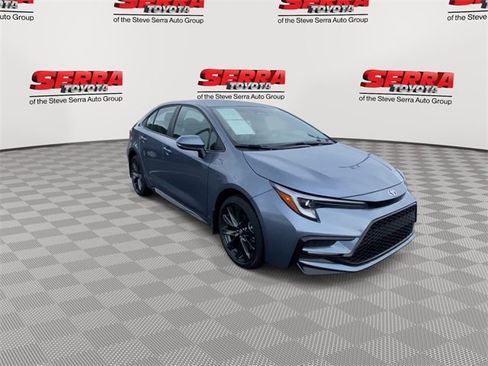 Used 2025 Toyota Corolla SE image 3