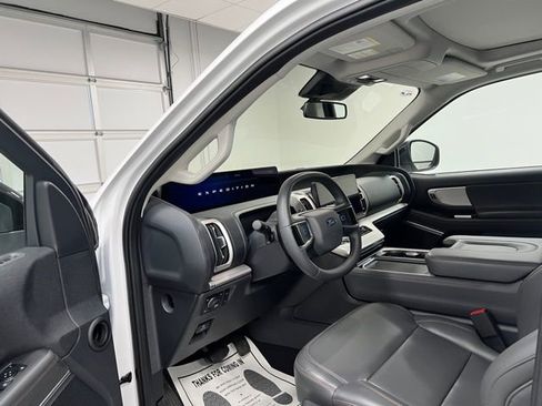 Used 2025 Ford Expedition Active image 18