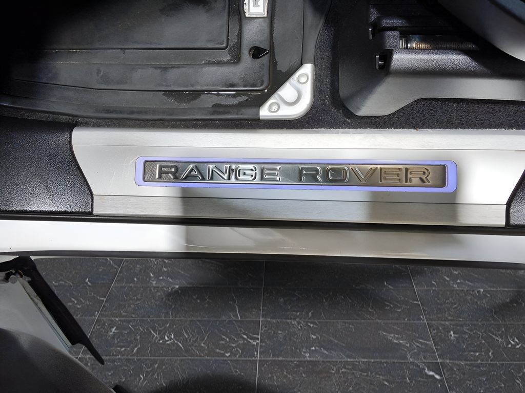 Used 2021 Land Rover Range Rover P525 Westminster Edition AWD/4WD image 11