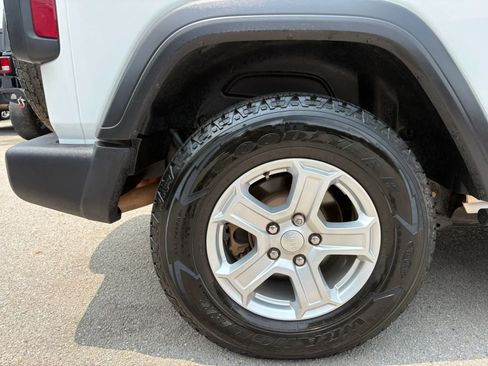 Used 2020 Jeep Wrangler Sport AWD/4WD image 32