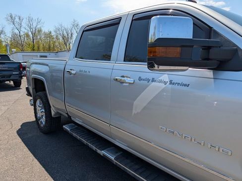 Used 2019 GMC Sierra 2500 Denali w/ Duramax Plus Package AWD/4WD image 8
