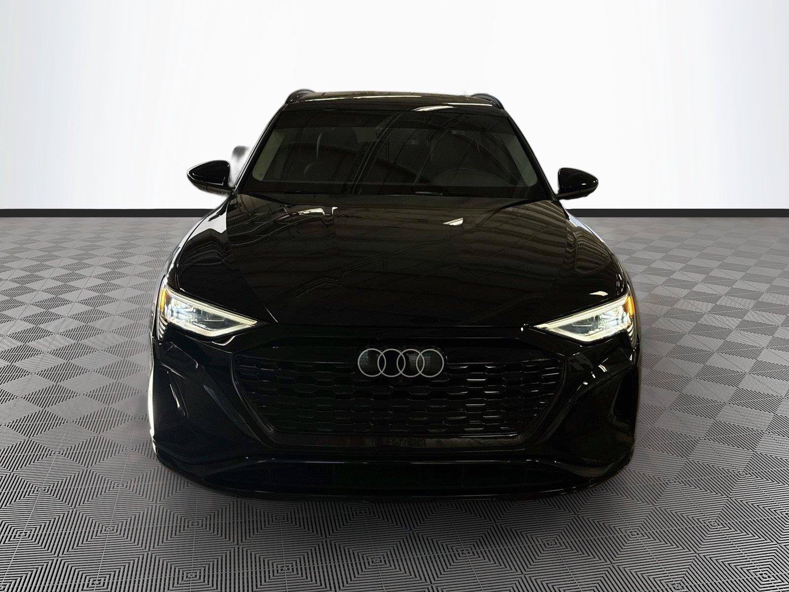 Used 2024 Audi Q8 e-tron Premium Plus AWD/4WD image 2
