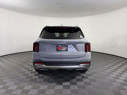 Used 2025 Kia Sorento S w/ Panoramic Sunroof Package image 7