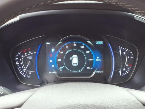 Used 2019 Hyundai Santa Fe SEL image 16