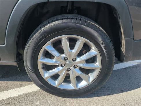 Used 2015 Jeep Cherokee Limited image 12