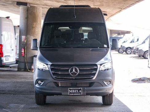 Used 2024 Mercedes-Benz Sprinter 2500 image 2