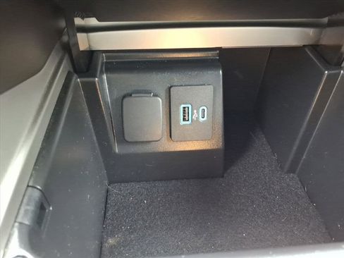 Used 2022 Ford Explorer Platinum w/ Premium Technology Package image 15