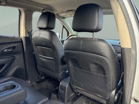 Used 2021 Buick Encore Preferred image 33