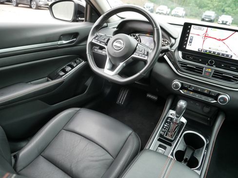 Certified 2024 Nissan Altima 2.5 SR w/ SR Premium Package AWD/4WD image 9