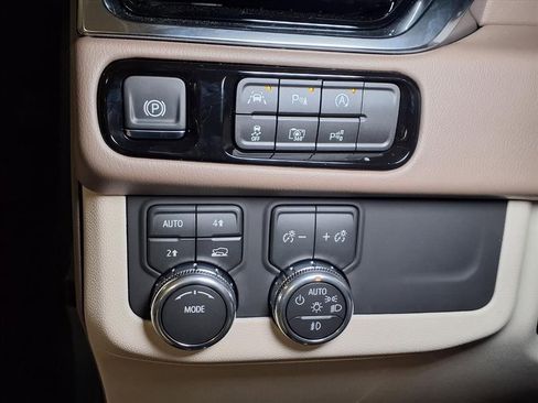 New 2026 GMC Yukon XL Denali w/ Sun & Power Step Package AWD/4WD image 17