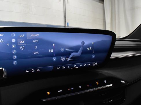 Used 2025 Buick Enclave Preferred image 19