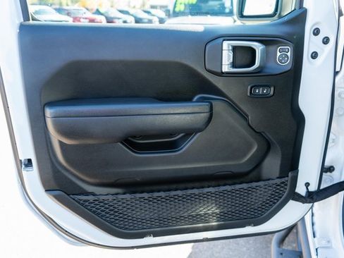 Used 2024 Jeep Wrangler Unlimited image 16