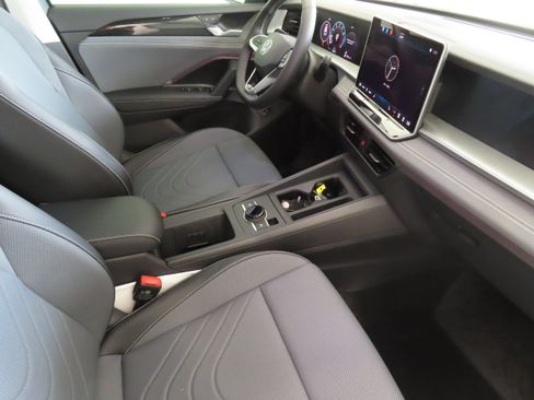 New 2026 Volkswagen Tiguan SE AWD/4WD image 25