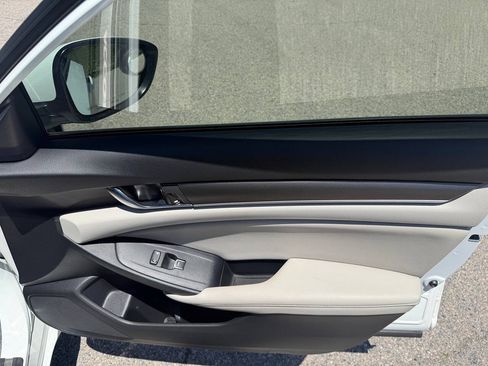 Used 2018 Honda Accord Hybrid image 17