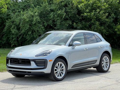 Certified 2026 Porsche Macan AWD/4WD image 1