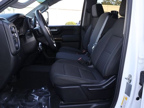 Used 2020 Chevrolet Silverado 2500 LT image 2