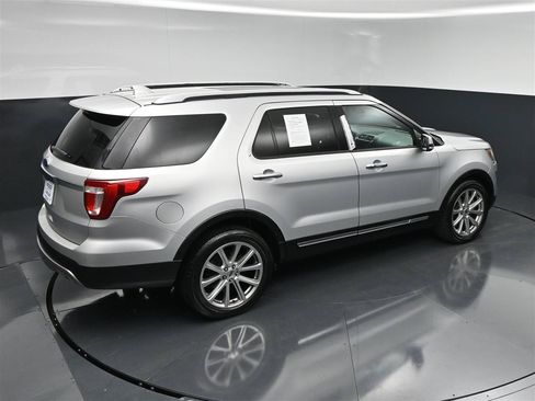 Used 2017 Ford Explorer Limited FWD image 25
