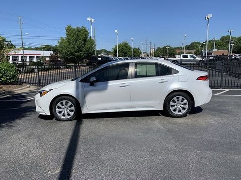 Used 2024 Toyota Corolla LE FWD image 5