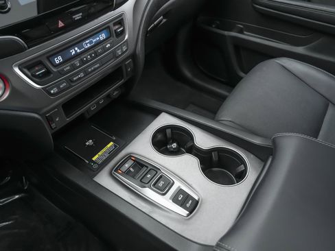 Used 2024 Honda Passport EX-L image 11