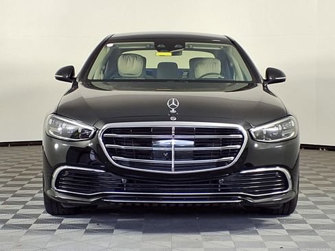 Used 2023 Mercedes-Benz S 580 4MATIC Sedan image 2