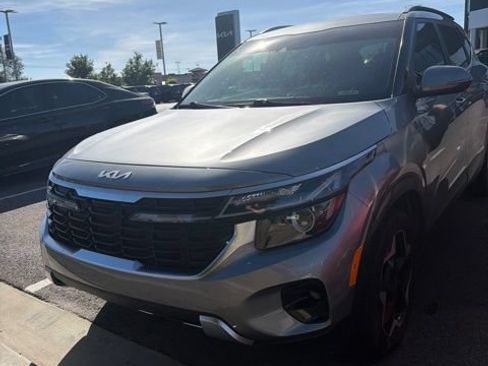 Used 2024 Kia Seltos EX AWD/4WD image 3