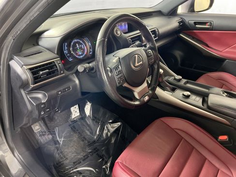 Used 2020 Lexus IS 350 F Sport w/ F Sport Package image 9