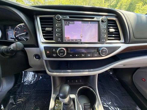 Used 2015 Toyota Highlander Limited AWD/4WD image 17