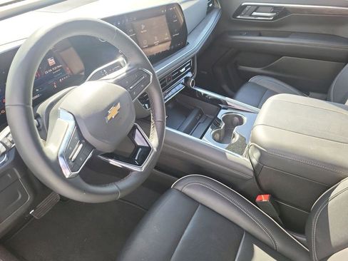 Used 2025 Chevrolet Suburban Premier image 16