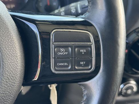 Used 2017 Jeep Wrangler Unlimited Sahara AWD/4WD image 9
