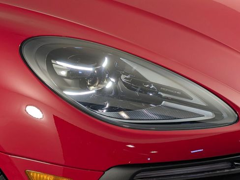 New 2026 Porsche Macan image 15