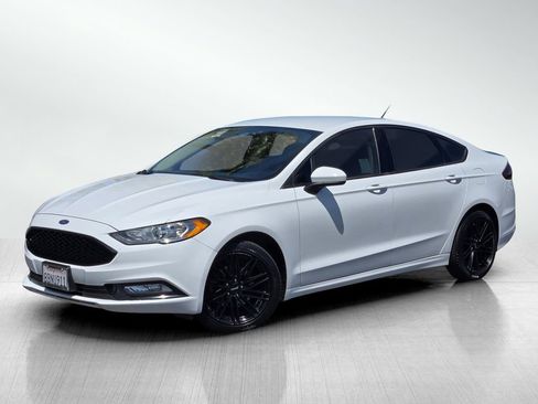 Used 2018 Ford Fusion SE w/ Equipment Group 201A FWD image 6