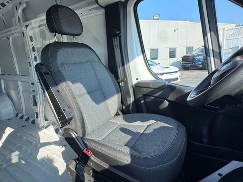 Used 2025 RAM ProMaster 2500 w/ Storage Group FWD image 19
