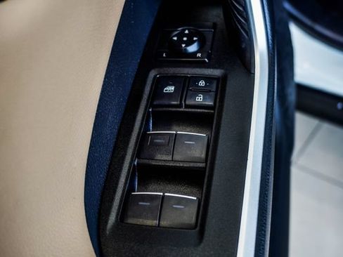 Used 2022 Toyota RAV4 Limited AWD/4WD image 37