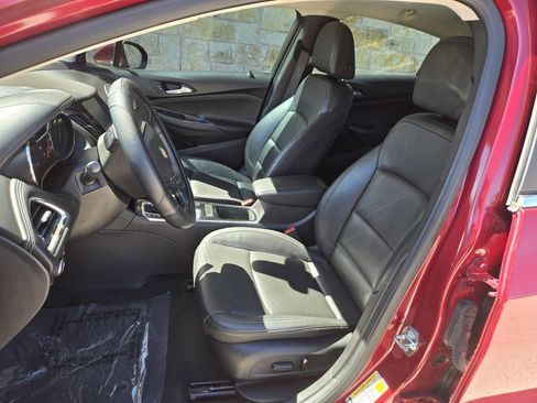 Used 2017 Chevrolet Cruze LT image 5