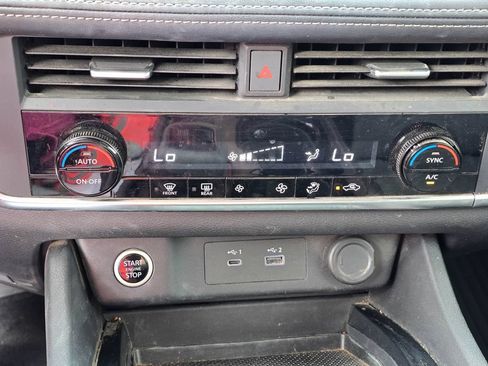 Used 2023 Nissan Rogue SV AWD/4WD image 18