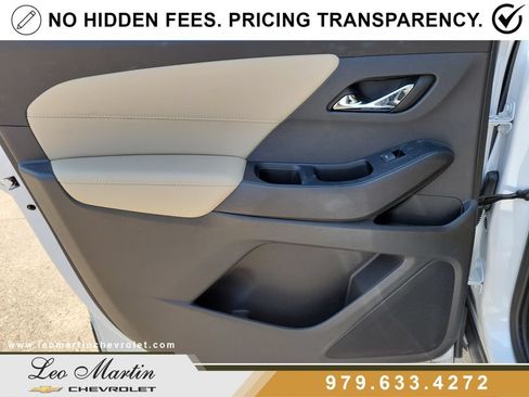 Used 2024 Chevrolet Traverse LT FWD image 15