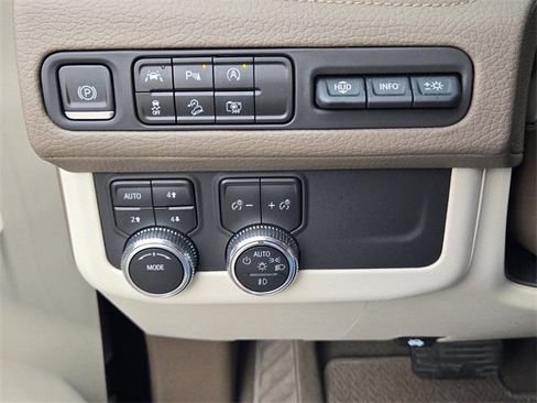 Used 2023 GMC Yukon Denali image 30
