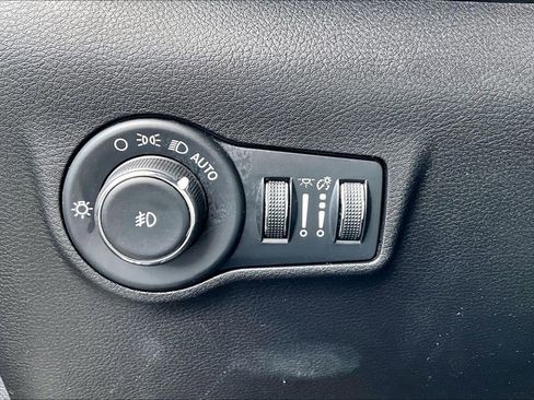 Used 2022 Jeep Compass Limited AWD/4WD image 16
