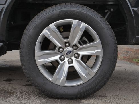 Used 2015 Ford F150 Platinum w/ Equipment Group 701A Luxury image 21