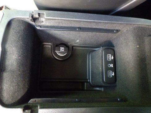 Used 2017 Dodge Charger SXT w/ AWD Plus Group image 25