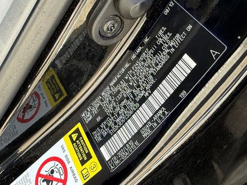 Used 2012 Toyota Highlander SE w/ Tow Pkg FWD image 10