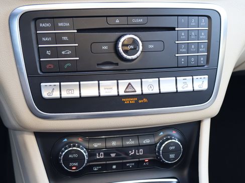 Used 2020 Mercedes-Benz GLA 250 4MATIC image 25