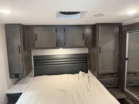 Used 2022 Ford E-450 and Econoline 450 Super Duty w/ Motorhome Prep Package image 81