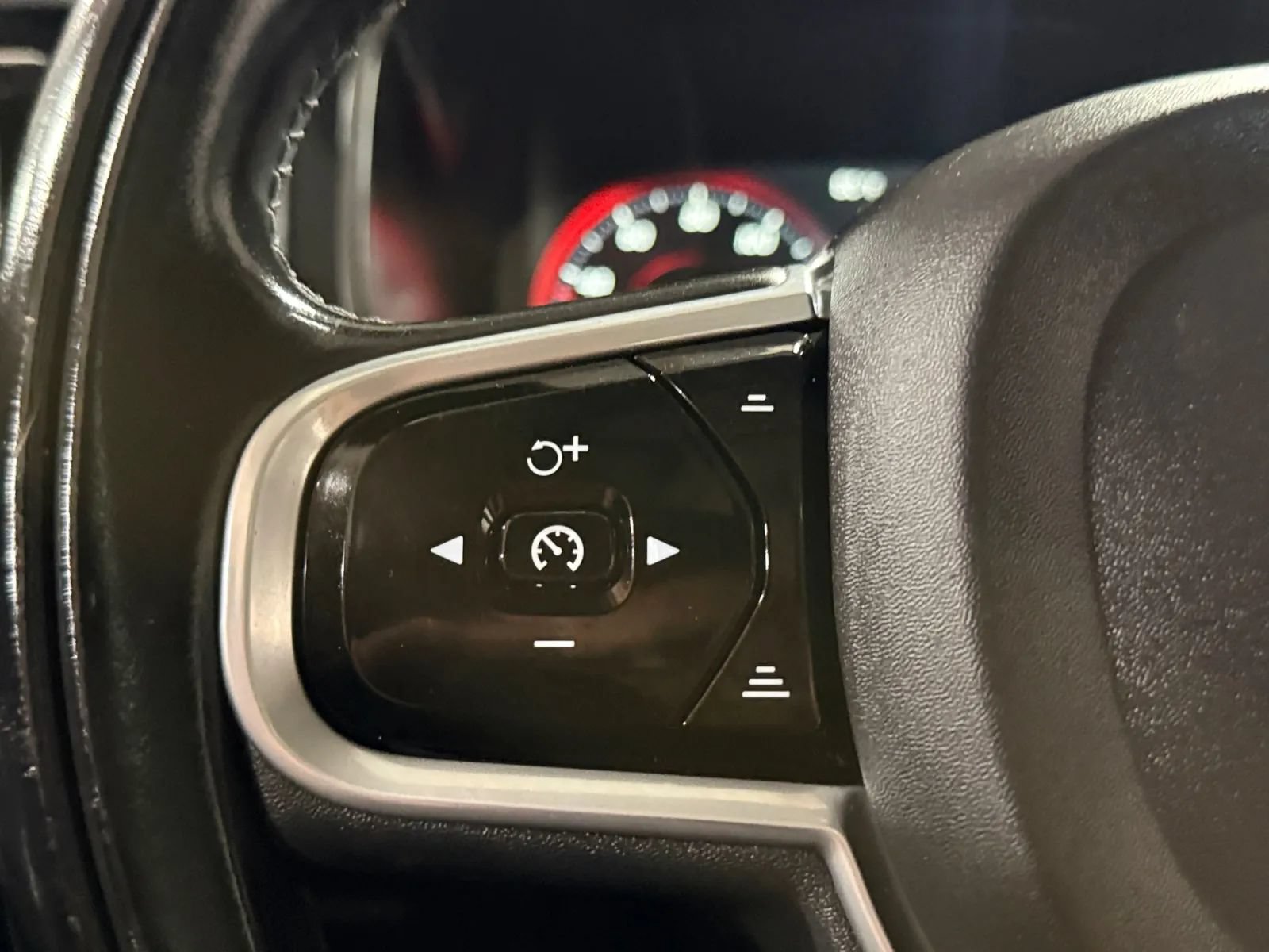 Used 2018 Volvo S90 T5 Momentum AWD/4WD image 28